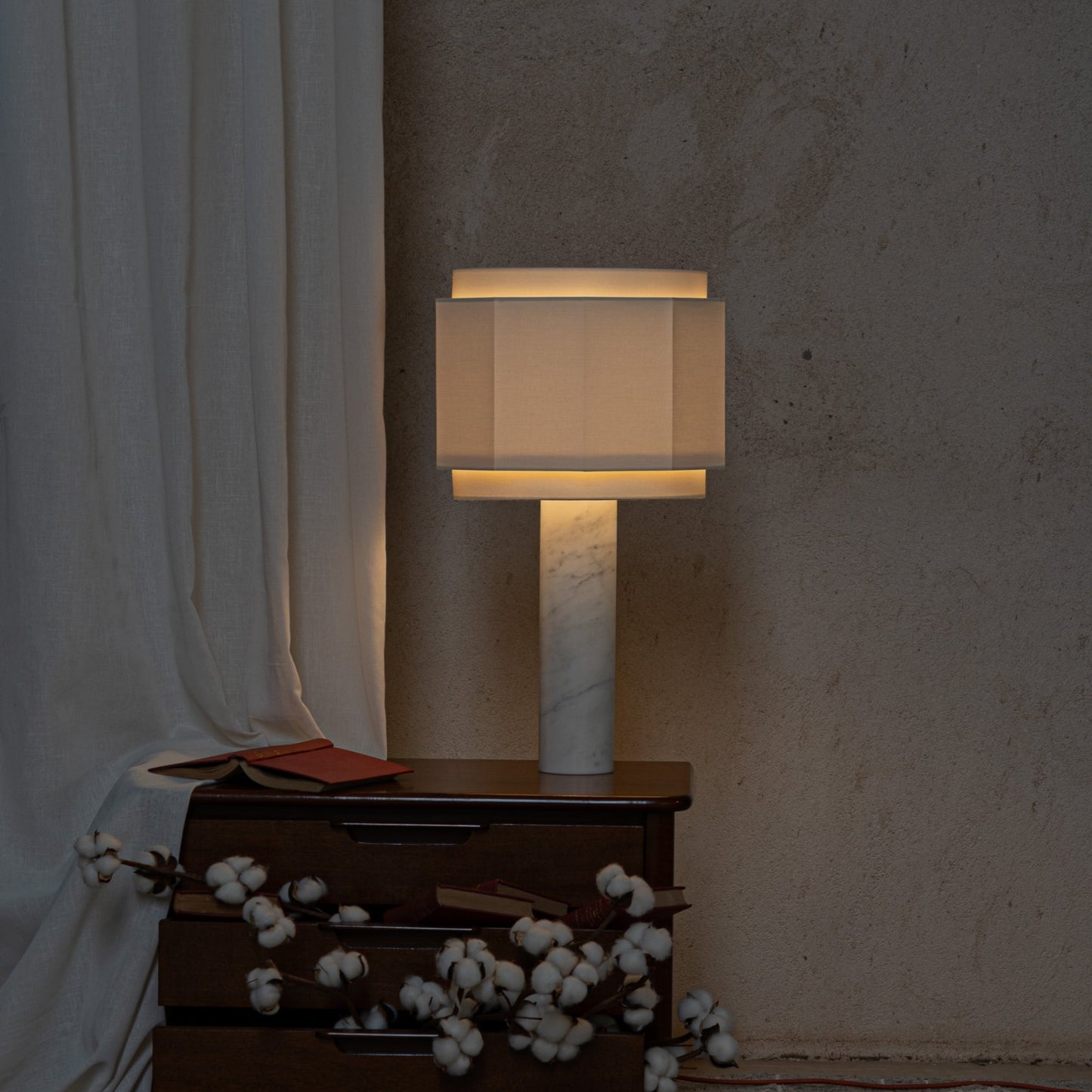 Pipo Okla White Marble Table Lamp